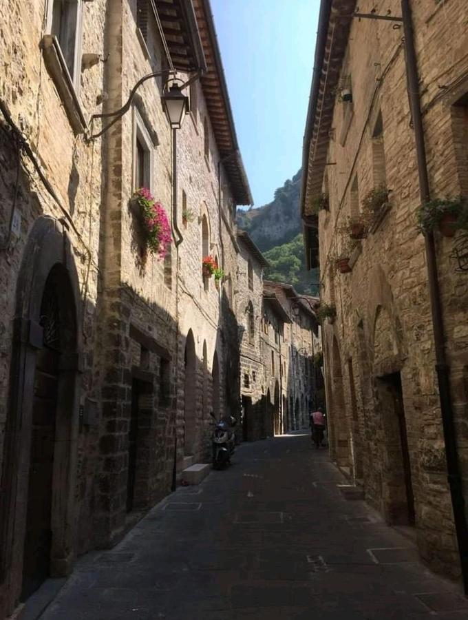 شقة La Dimora Di Pietra غوبيو المظهر الخارجي الصورة